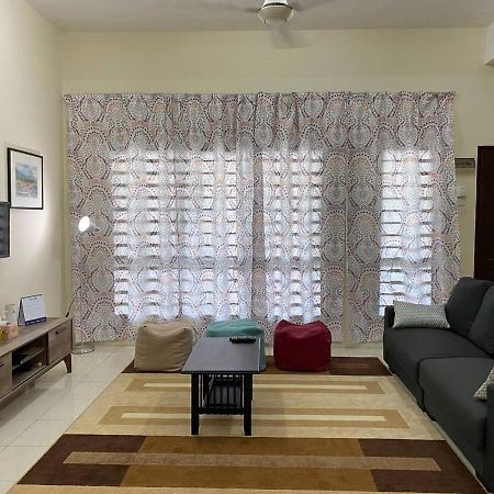 Spacious Cozy Lakeville Homestay 4 Bedrooms All With Aircond 세리 이스칸다르 외부 사진